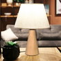 Opviq AYD-3644 Lámpara de mesa de madera y tela crema